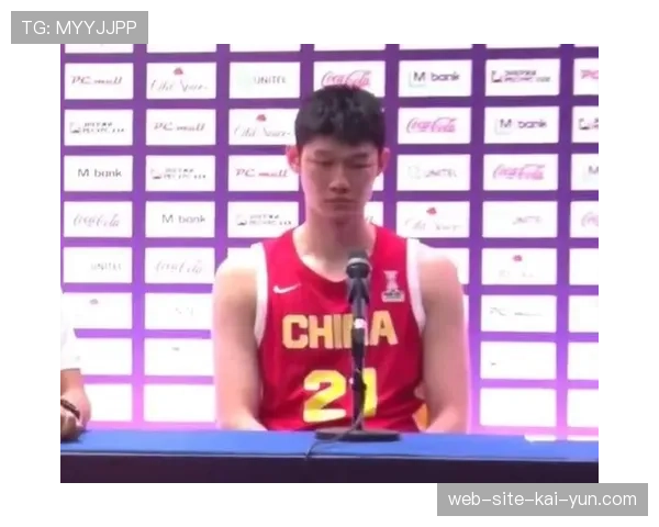 胡金秋篮板球拼抢积极 前后场篮板保护到位